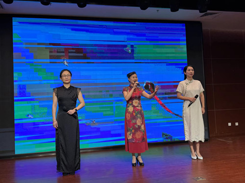 “情系中华”诗歌朗诵会在福州市图书馆举行
