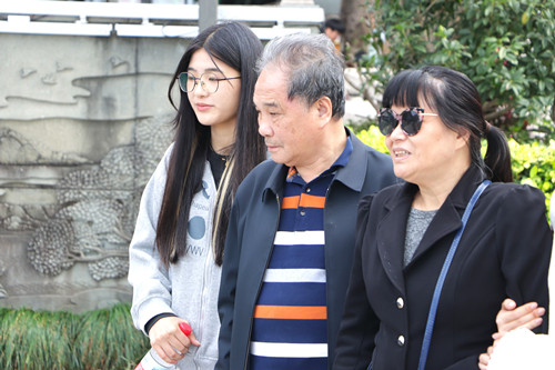 健步西湖  感受菊香