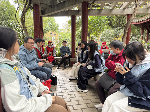 福州市盲协组织视障朋友与爱心企业和高校开展联谊活动 